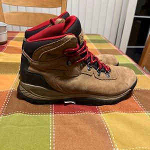 Columbia womens hiking boot size 11